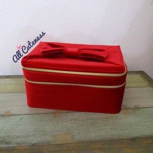 (NWOT) Estee Lauder Red Velvet Train Case Cosmetic Bag